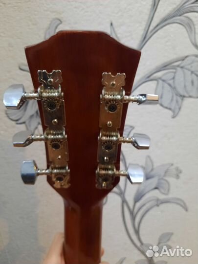 Акустическая гитара