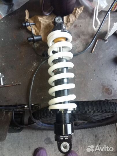 Задний амортизатор