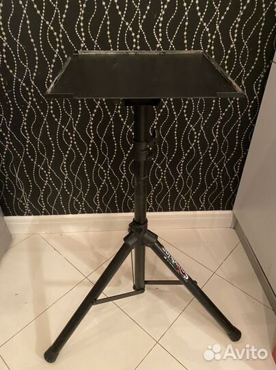 Подставка тринога для ноутбука или проектора б/у