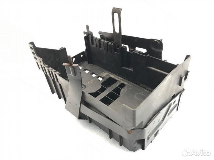 Площадка аккумулятора Chevrolet Cruze седан 1.8