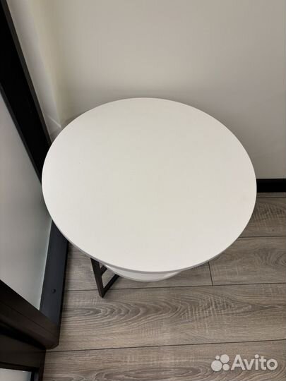 Журнальный столик круглый белый