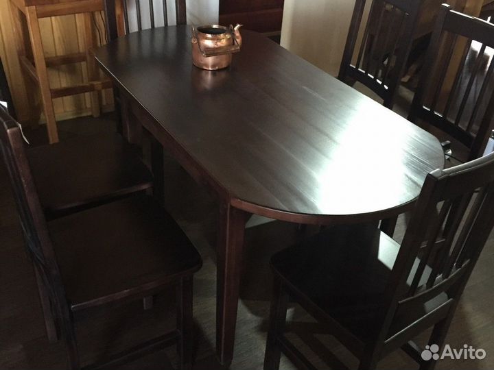 Стол и стулья