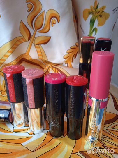 Помады, блески и бальзам для губ люкс