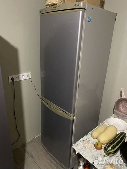 Продам холодильник