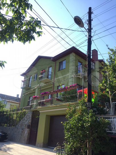 Дом 298 м² на участке 5 сот.