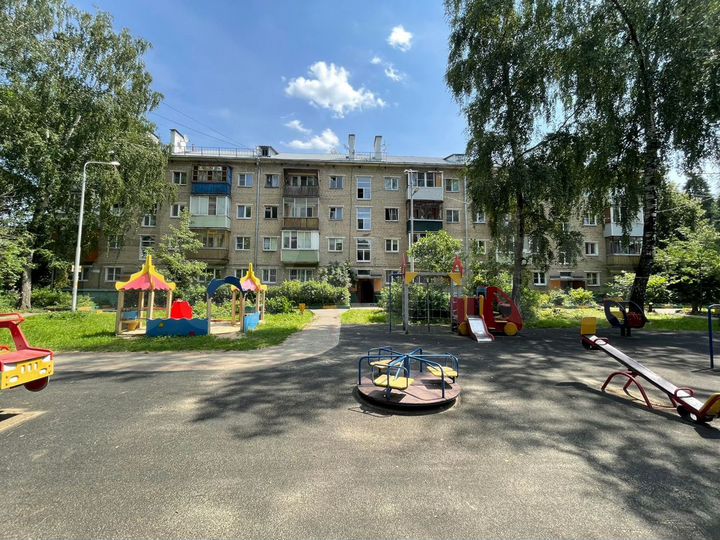 Доля в 2-к. квартире, 44,7 м², 1/4 эт.