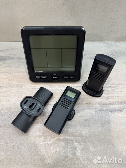 Дисплей температуры и влажности с датчиками