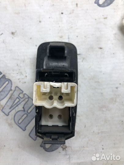 Кнопка стеклоподъёмника Toyota Vios