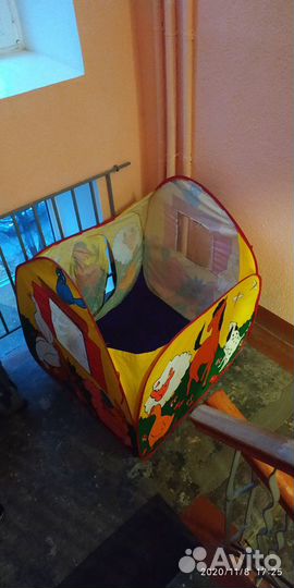 Домик детский яркий интересный