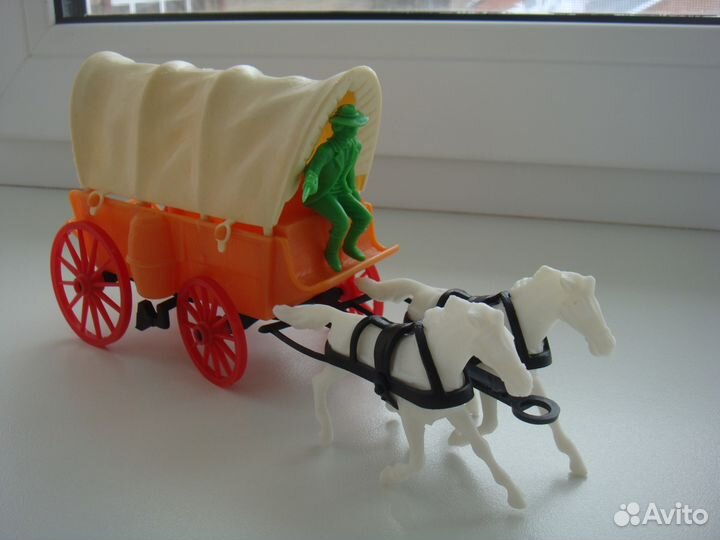 Солдатики Comansi фургоны