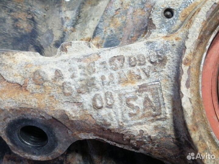 Задний левый поворотный кулак Mercedes-Benz W220