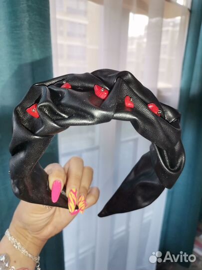 Ободок с камнями коралл