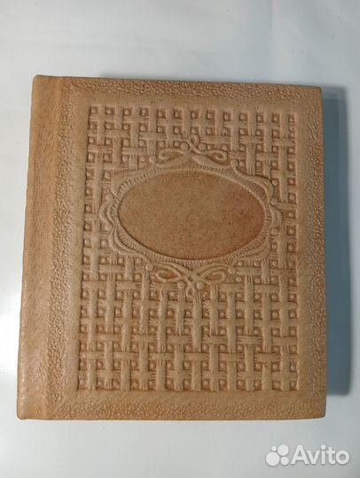 Фотоальбом в кожаном переплете