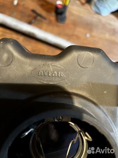 Передняя правая фара на Рено Логан