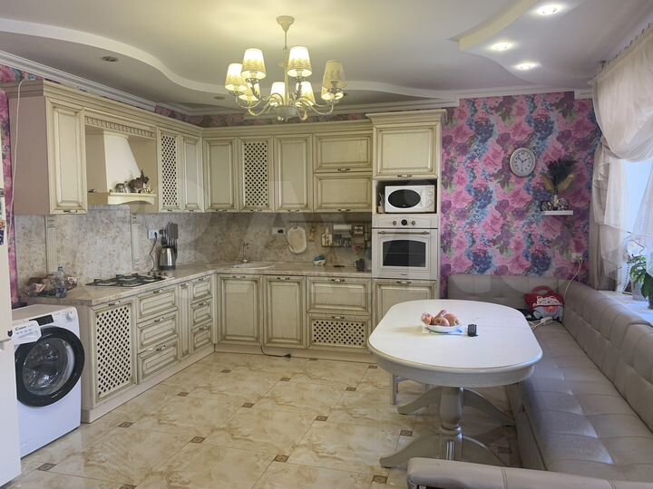 Дом 200 м² на участке 12 сот.