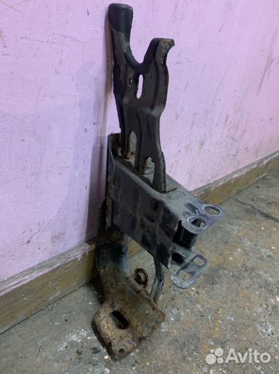 Крепление усилителя бампера C 203 Ц W203 Мерседес