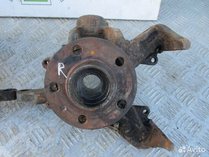 Кулак поворотный Фольксваген Гольф 4