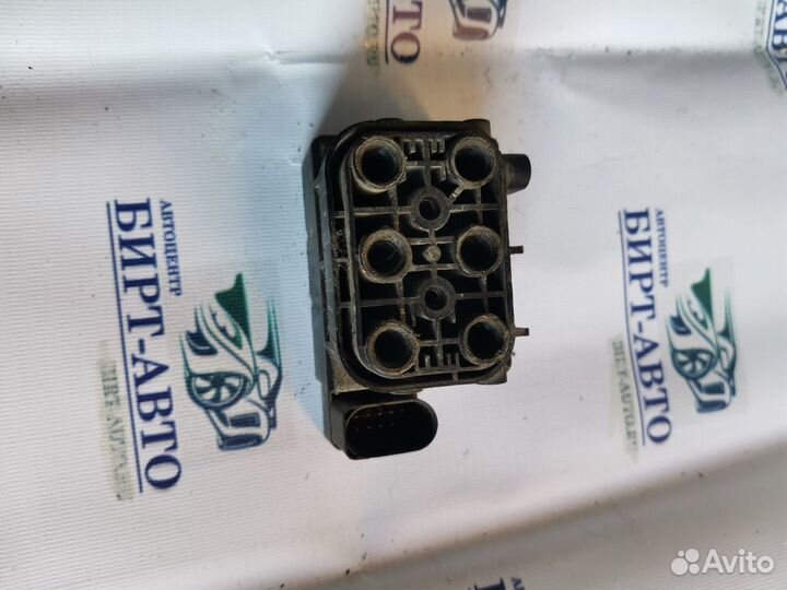 Блок клапанов пневмоподвески audi q7