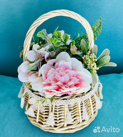 Искусственные цветы в горшках