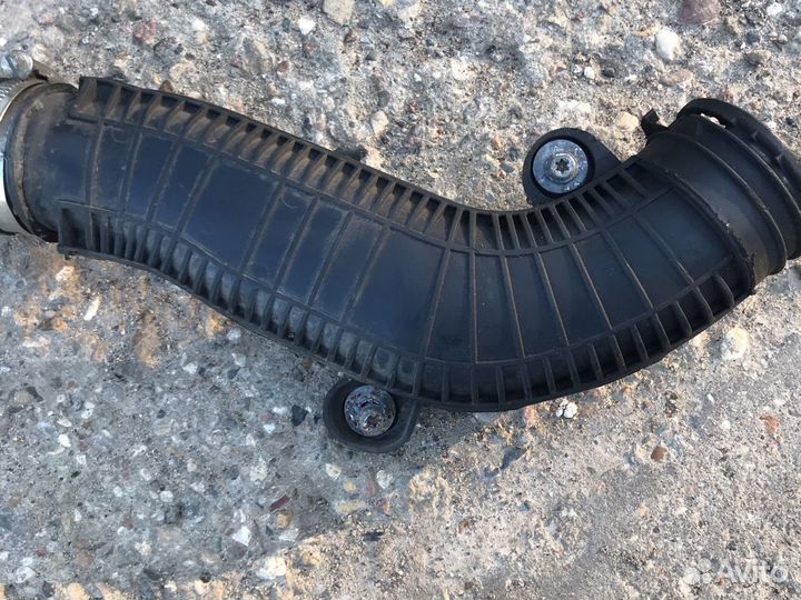 Патрубок интеркулера шкода суперб 2