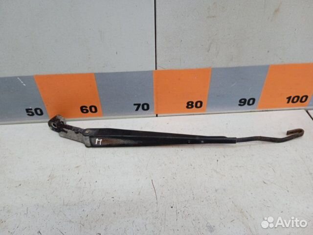 Поводок стеклоочистителя передний правый Great
