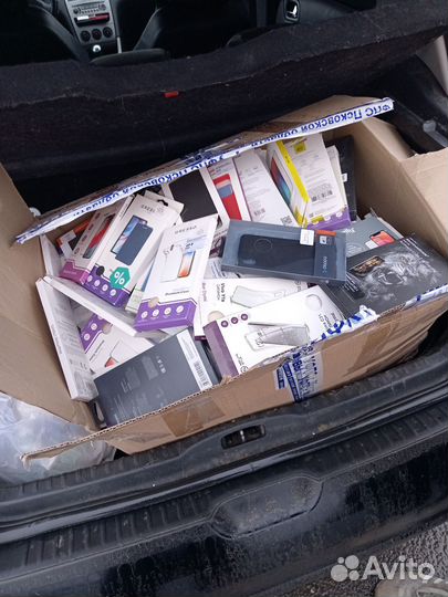 Защитные стекла и чехлы