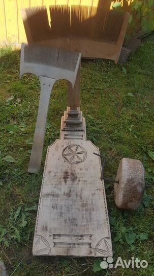 Гребень-чесалка с донцем и резьбой