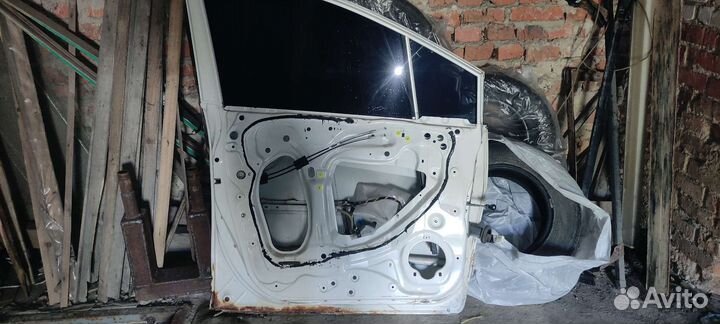 Дверь права передняя honda freed