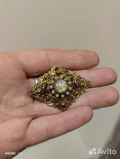 Старинная брошь