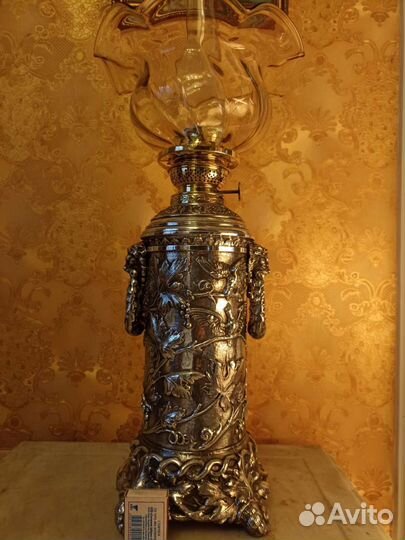 Старинная керосиновая лампа