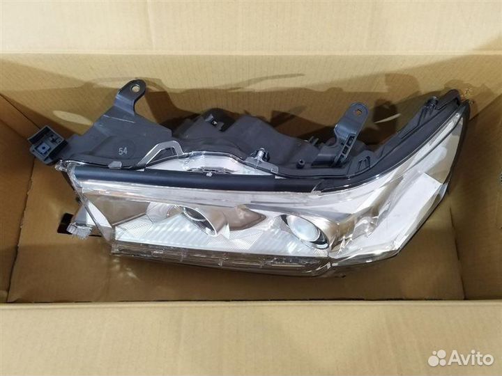 Фара левая Toyota Land Cruiser 200 2015-2021