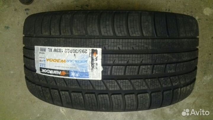 Hankook Winter I'Cept Evo2 W320 295/30 R22 103W