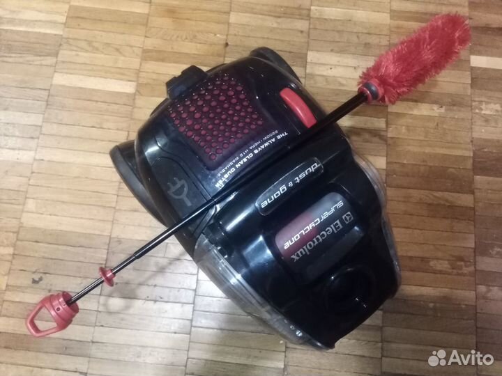 Пылесос Electrolux Supercyclone ZSC 2200FD