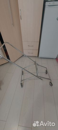 Тележка на колесиках