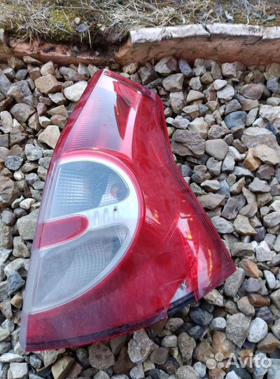 Фонарь задний правый на Renault Sandero 1