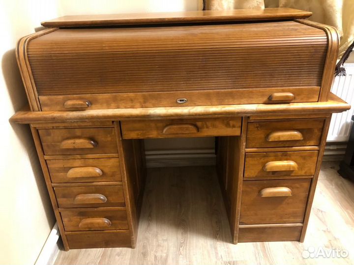 Письменный стол Вjоrkkvist и стулья Asko