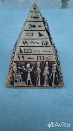 Сувенир пирамида из Египта