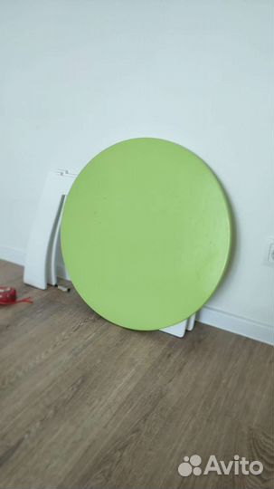 Детский стол и два стульчика