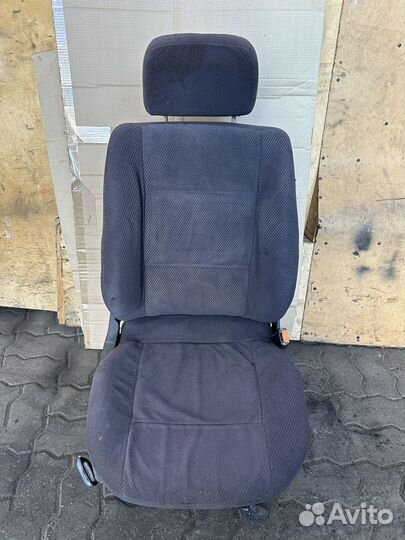 Сиденье переднее правое Audi 80 B4; B3