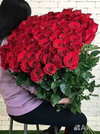 Длинные розы с крупным бутоном