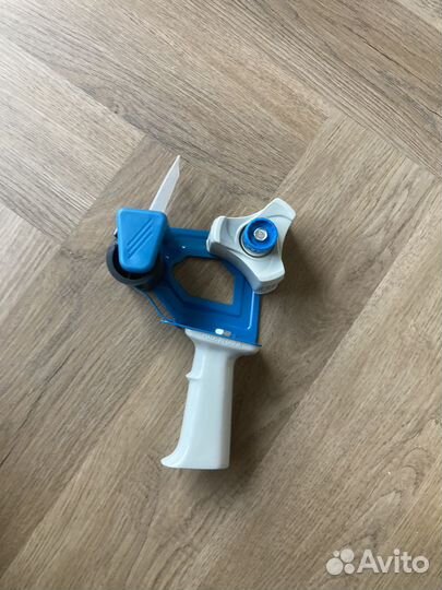 Диспенсер для скотча