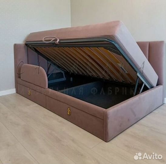 Детская кровать с подъемным механизмом