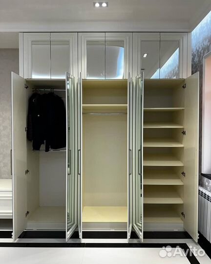 Шкаф с зеркалом