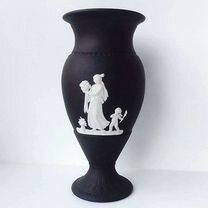 Wedgwood Jasperware Редкая чёрная ваза 19 см