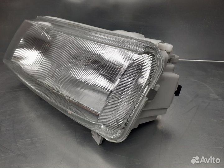 Фара левая Volkswagen Passat B4 1994-1996