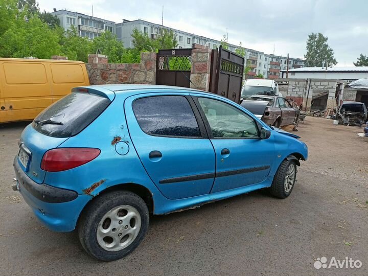 Разбор на запчасти Peugeot 206