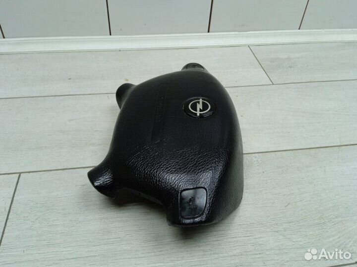 Подушка безопасности руля (Airbag) Opel Omega 2
