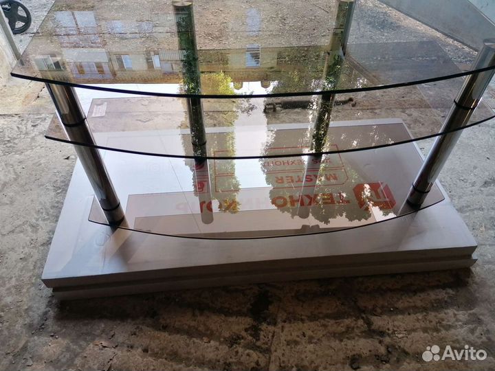 Стеклянная тумба под тв