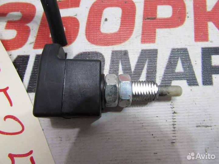 Датчик включения стопсигнала для Hyundai Solaris 1