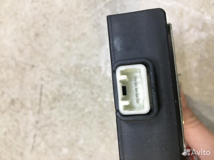 Блок управления дверями Toyota Avensis T270 ZRT271